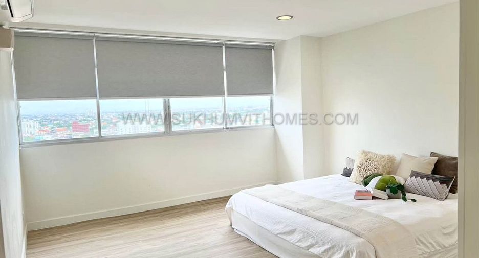 For sale 4 bedrooms condo in Watthana, Bangkok