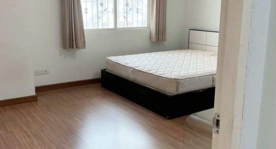 For sale 3 bedrooms house in Ban Pho, Chachoengsao