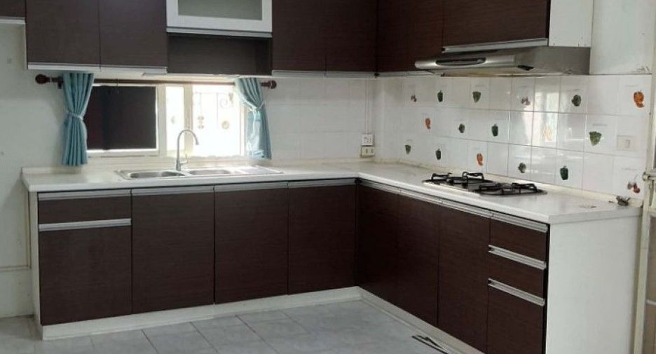 For sale 3 bedrooms house in Ban Pho, Chachoengsao