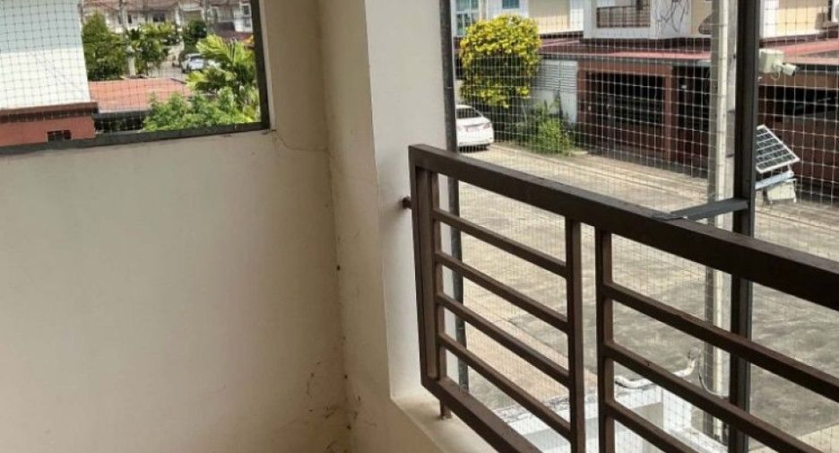 For sale 3 bedrooms house in Ban Pho, Chachoengsao