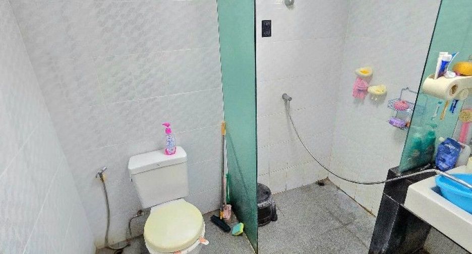 Casa en venta de 4 habitaciones en Phra Samut Chedi, Samut Prakan