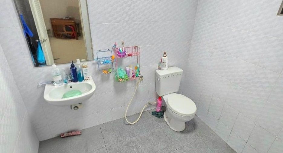 Casa en venta de 4 habitaciones en Phra Samut Chedi, Samut Prakan