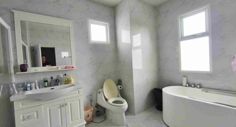 For sale 4 bedrooms house in Mueang Samut Sakhon, Samut Sakhon