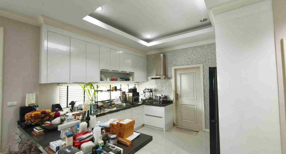 For sale 4 bedrooms house in Mueang Samut Sakhon, Samut Sakhon