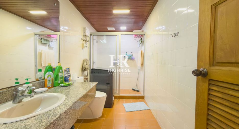 For sale 3 bedrooms condo in Bang Lamung, Chonburi