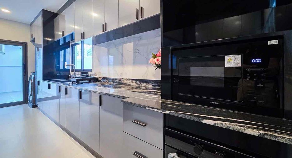 Villa zum Kauf mit 4 Zimmer in Bang Lamung, Chonburi