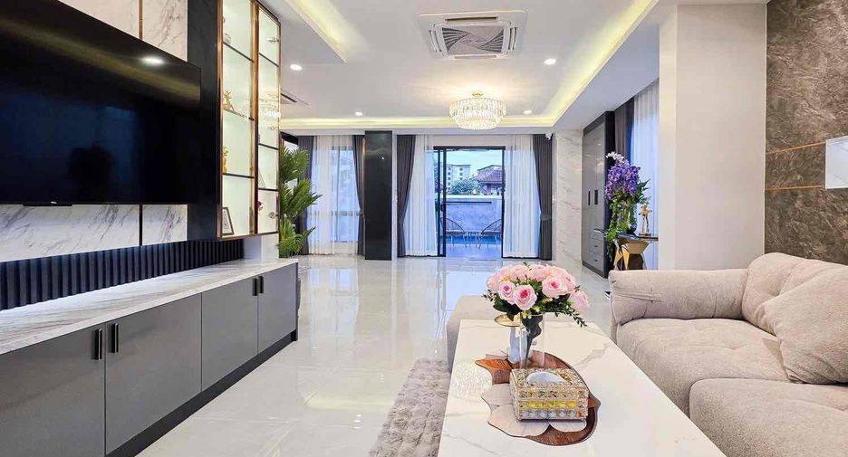 Villa zum Kauf mit 4 Zimmer in Bang Lamung, Chonburi