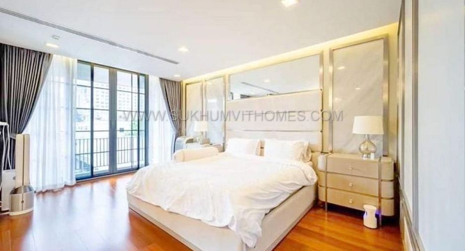 For rent and for sale 4 bedrooms townhouse in Watthana, Bangkok