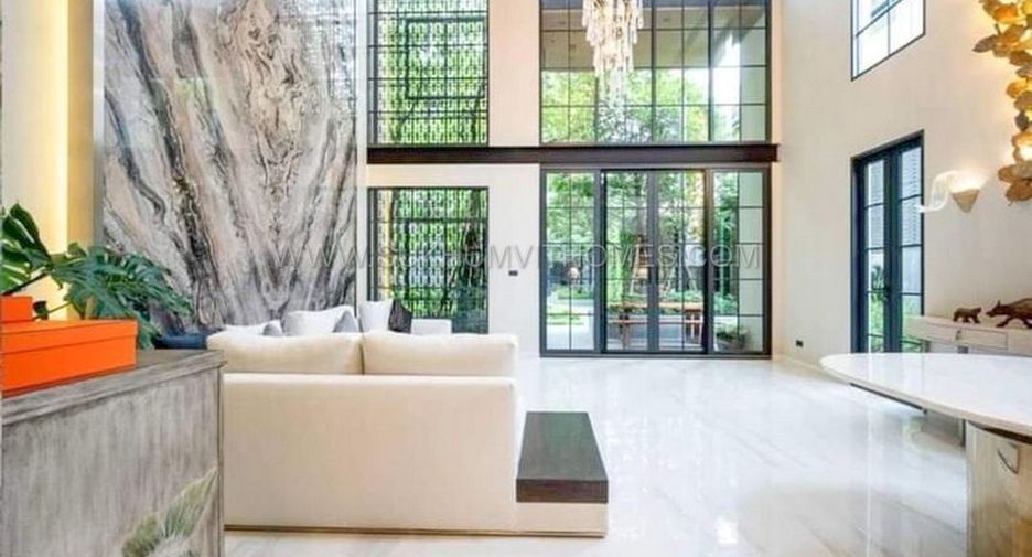 For rent and for sale 4 bedrooms townhouse in Watthana, Bangkok