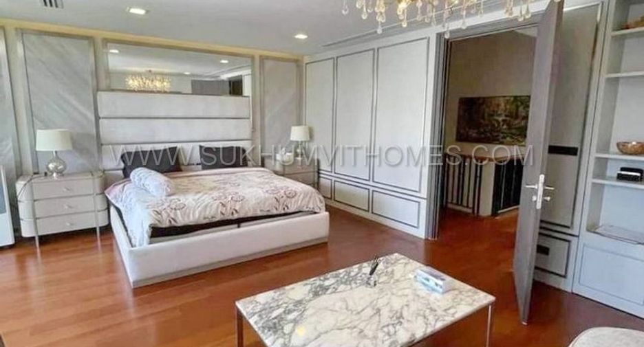 For rent and for sale 4 bedrooms townhouse in Watthana, Bangkok