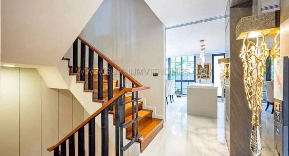For rent and for sale 4 bedrooms townhouse in Watthana, Bangkok