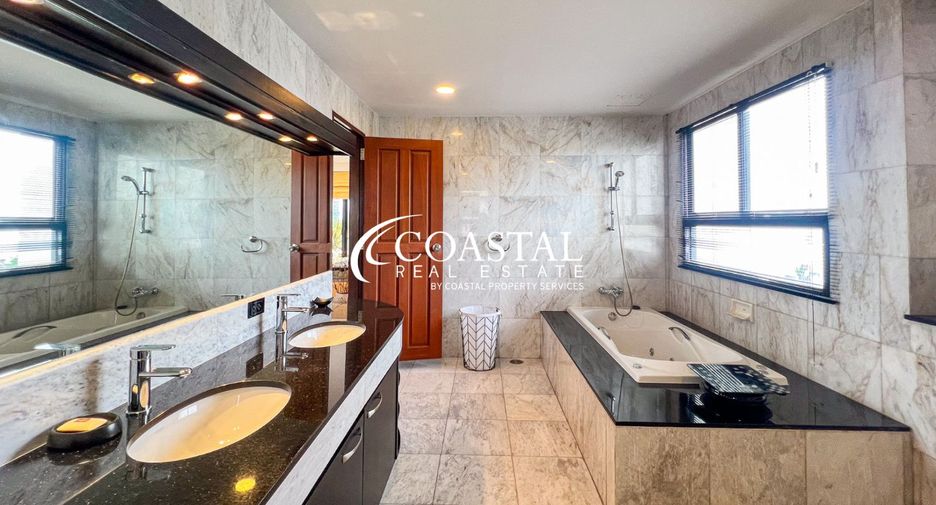 For sale 3 bedrooms condo in Bang Lamung, Chonburi