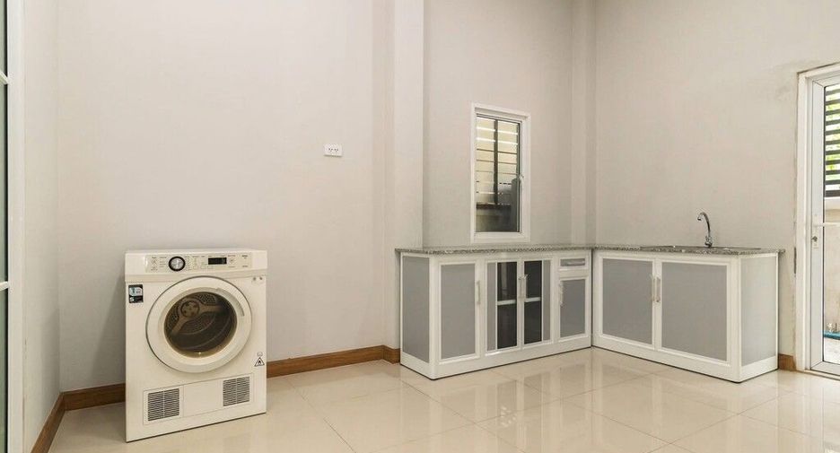 For rent 4 bedrooms house in Bang Khen, Bangkok