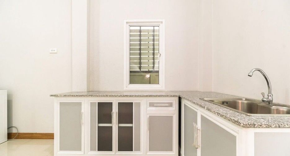 For rent 4 bedrooms house in Bang Khen, Bangkok