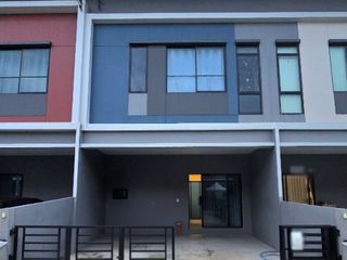 Reihenhaus zum Kauf mit 4 Zimmer in Phra Samut Chedi, Samut Prakan