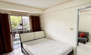 Wohnung zur Miete mit 1 Zimmer in Huai Khwang, Bangkok