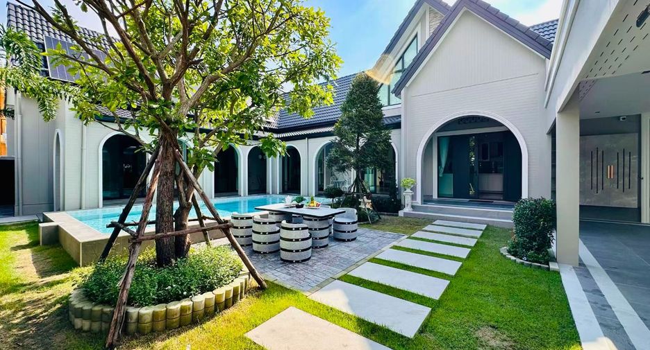For sale 5 bedrooms house in Bang Lamung, Chonburi