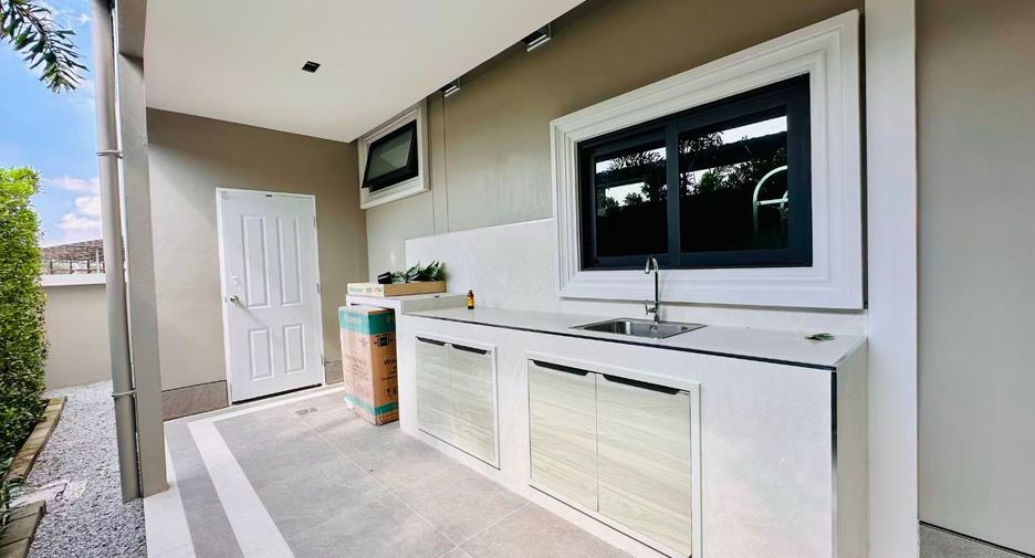 For sale 5 bedrooms house in Bang Lamung, Chonburi