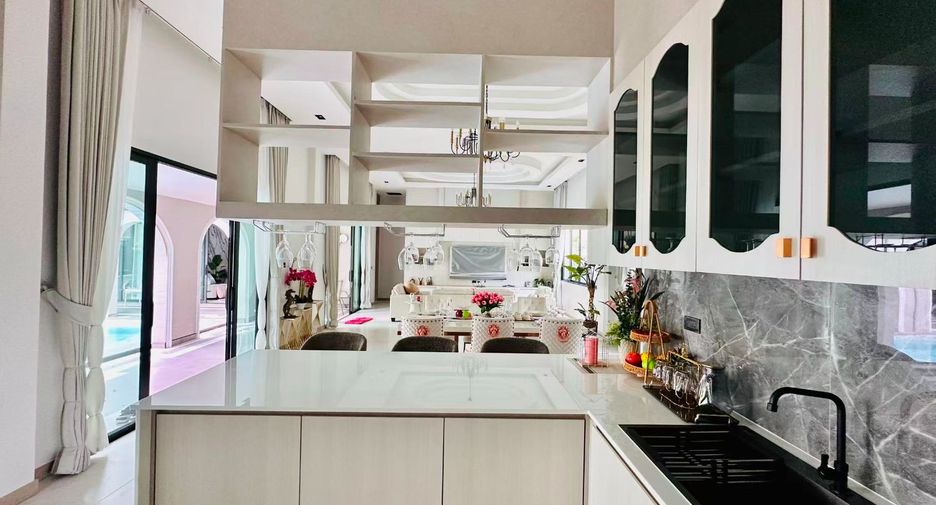 For sale 5 bedrooms house in Bang Lamung, Chonburi