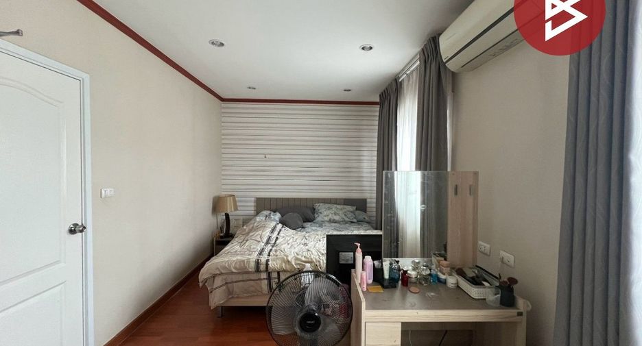 出售 4 卧室 联排别墅 在 Phan Thong, Chon Buri