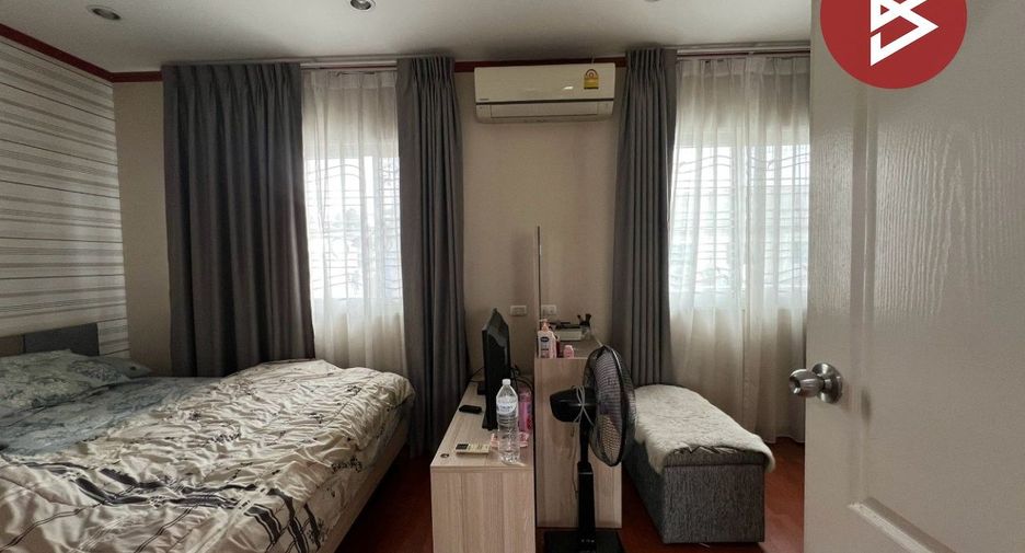 出售 4 卧室 联排别墅 在 Phan Thong, Chon Buri