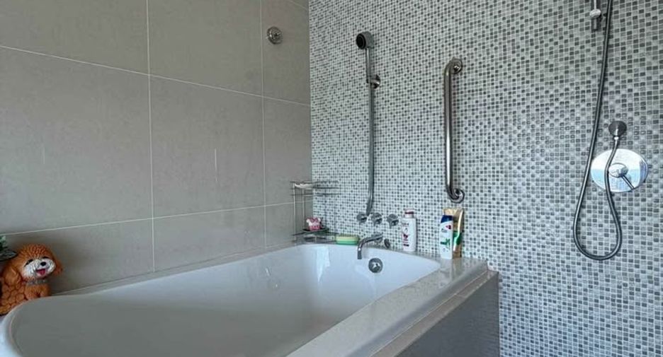 À vendre 2 chambres condo à Na Jomtien, Pattaya