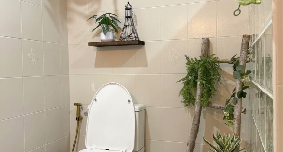 Casa en alquiler de 5 habitaciones en Huai Khwang, Bangkok