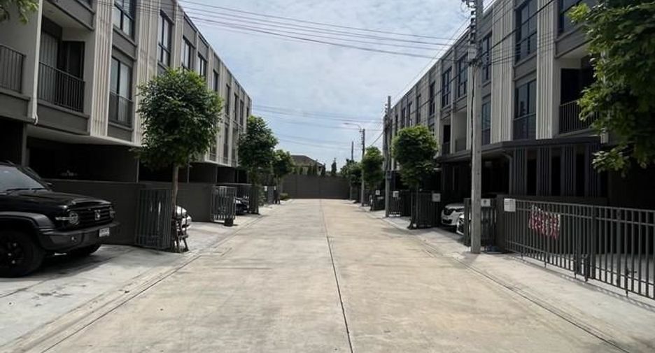出售 3 卧室 联排别墅 在 Prawet, 曼谷