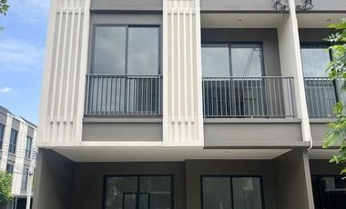 出售 3 卧室 联排别墅 在 Prawet, 曼谷