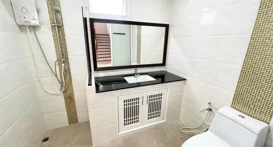 Аренда 6 спальни дом в Сан Саи, Чианг Маи