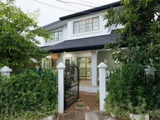 Haus zum Kauf mit 5 Zimmer in Mueang Chiang Mai, Chiang Mai