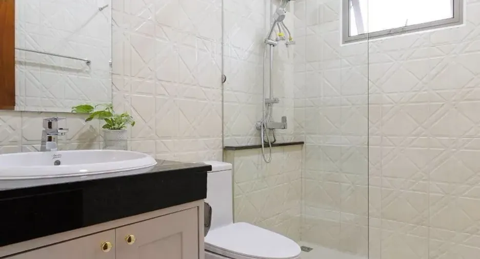 Haus zum Kauf mit 5 Zimmer in Mueang Chiang Mai, Chiang Mai