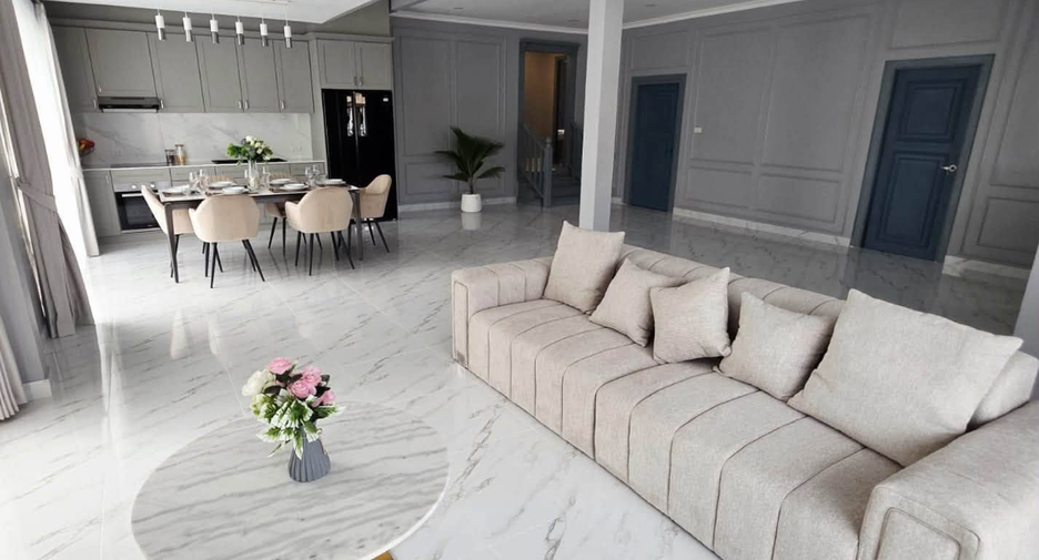 For sale 4 bedrooms villa in Bang Lamung, Chonburi