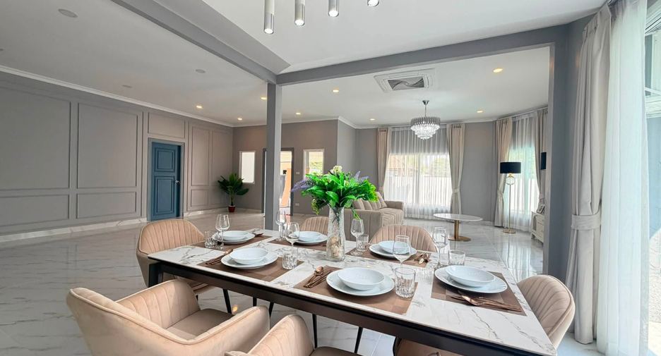 For sale 4 bedrooms villa in Bang Lamung, Chonburi