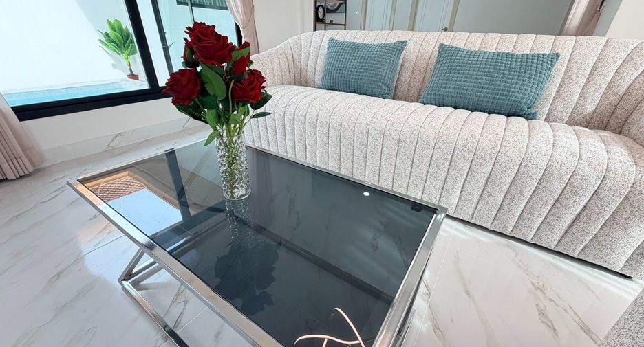 For sale 4 bedrooms villa in Bang Lamung, Chonburi