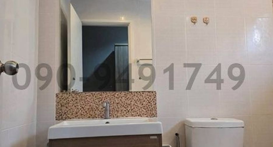For rent 3 bedrooms condo in Saphan Sung, Bangkok
