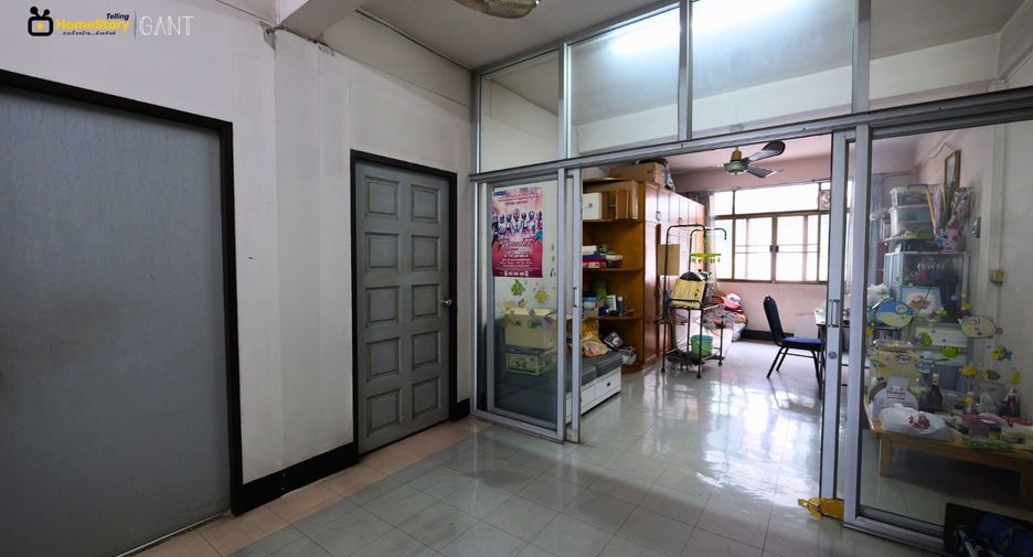 For sale 4 bedrooms retail Space in Bang Kho Laem, Bangkok