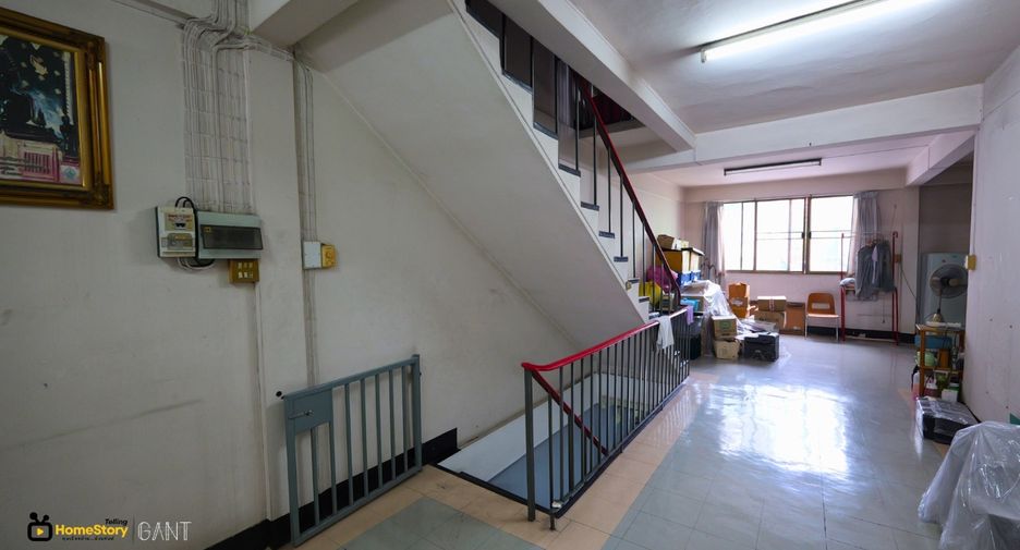 For sale 4 bedrooms retail Space in Bang Kho Laem, Bangkok