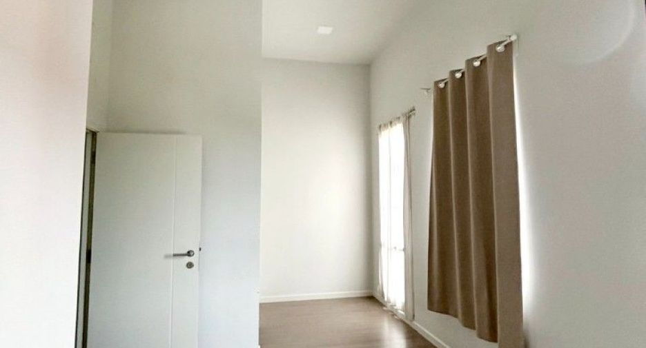 Casa adosada en venta de 4 habitaciones en Bang Phli, Samut Prakan