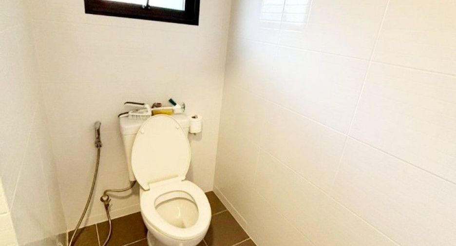 Casa adosada en venta de 4 habitaciones en Bang Phli, Samut Prakan