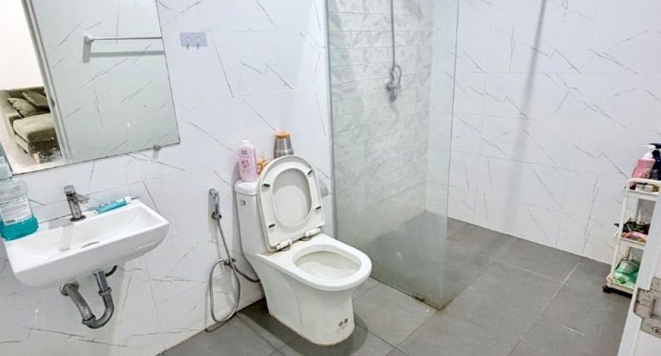 Продажа 2 спальни дом в Ban Bueng, Чонбури