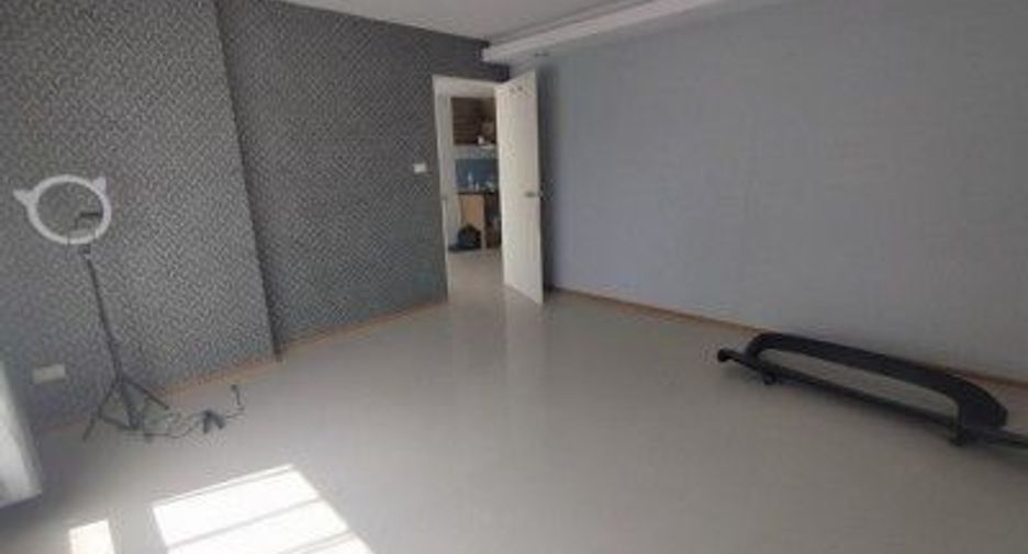 For sale 1 bed condo in Ban Khai, Rayong