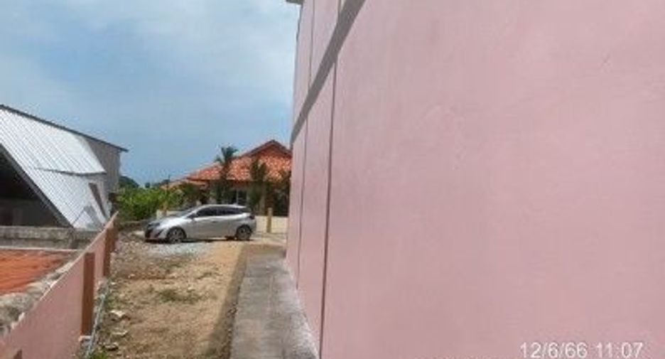 Продажа 2 спальни таунхаус в Ban Bueng, Чонбури