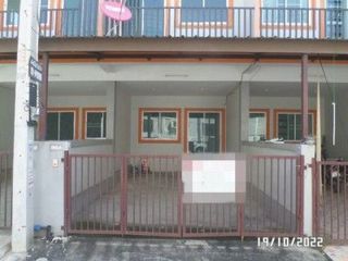 Продажа 1 кровать таунхаус в Ban Bueng, Чонбури