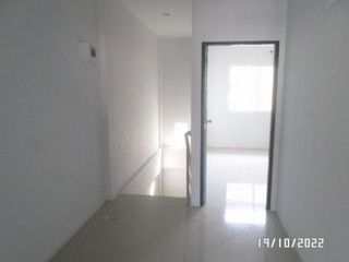 Продажа 1 кровать таунхаус в Ban Bueng, Чонбури