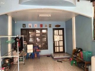 Продажа 1 кровать таунхаус в Ban Bueng, Чонбури