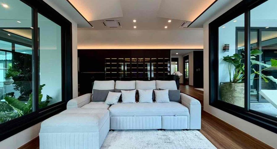 For rent 3 bedrooms villa in Bang Lamung, Chonburi