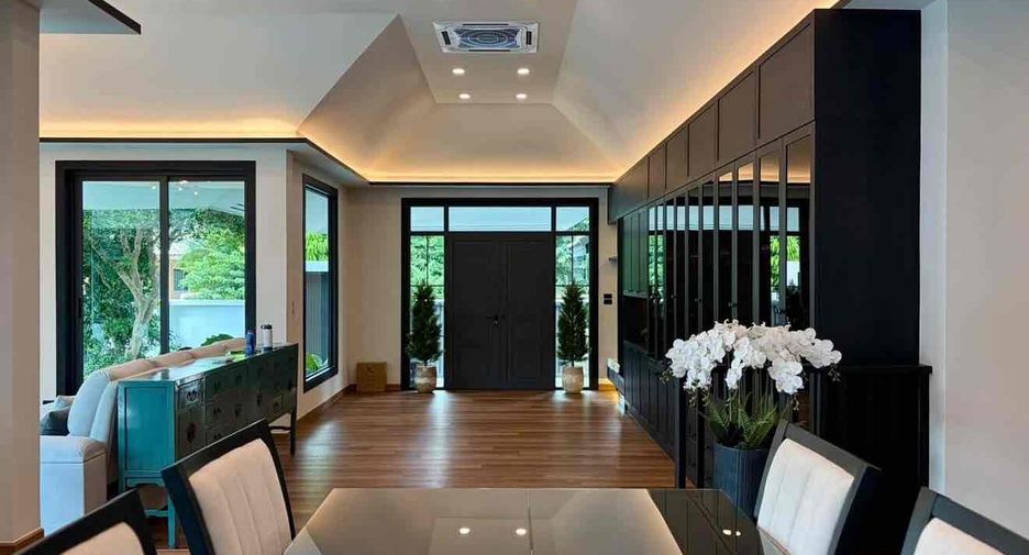 For rent 3 bedrooms villa in Bang Lamung, Chonburi