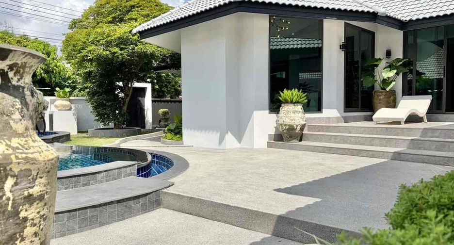 For rent 3 bedrooms villa in Bang Lamung, Chonburi