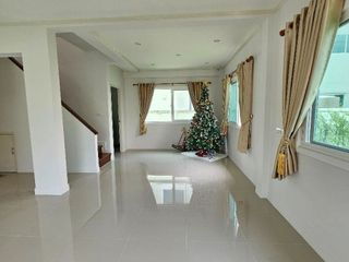 Casa en venta de 3 habitaciones en Phra Samut Chedi, Samut Prakan